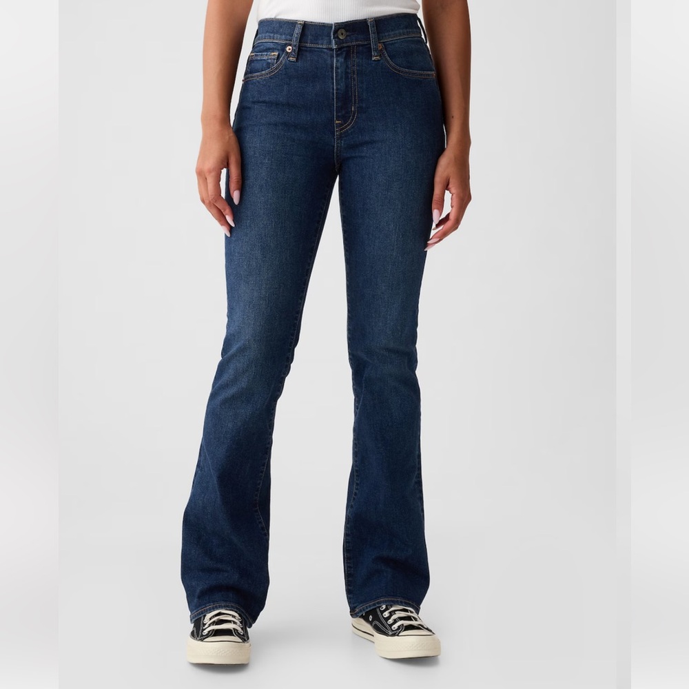 Gap Mid Rise Baby Boot Bootcut Jeans with Washwell 27/4 Tall Medium Wash